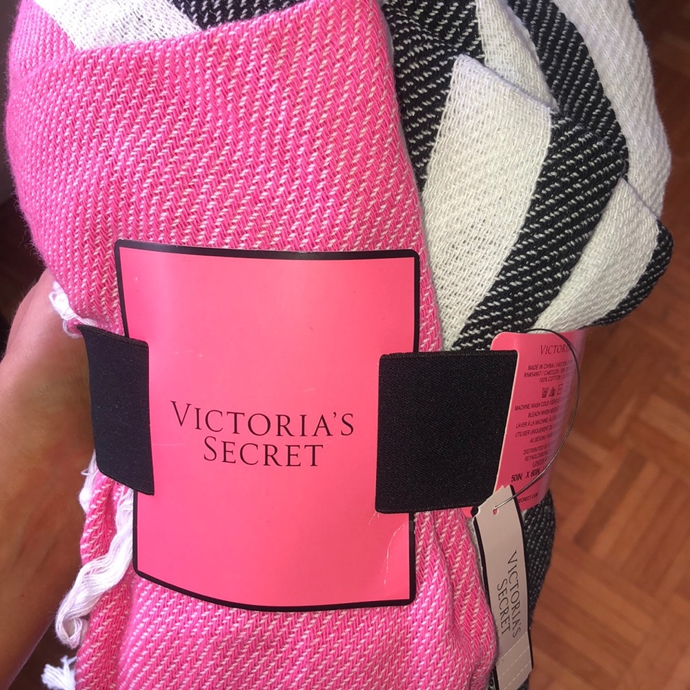 *NWT* Victoria’s Secret Beach Blanket